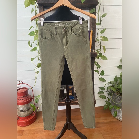 American Eagle Outfitters: Olive Green Jeans - Picture 15 of 17